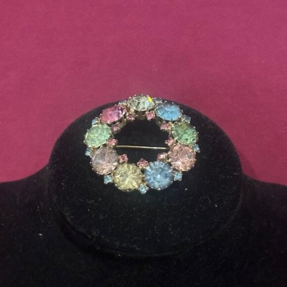 ALBERT WEISS Pastel Rhinestone Crystal Circle Brooch - Picture 6 of 9
